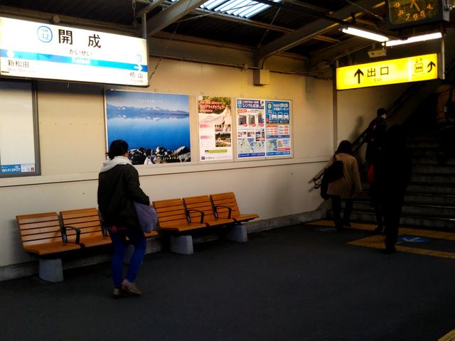 焼きたて屋の最寄り駅は小田急電鉄小田原線の開成駅の西口出口からすぐ。_焼きたて屋