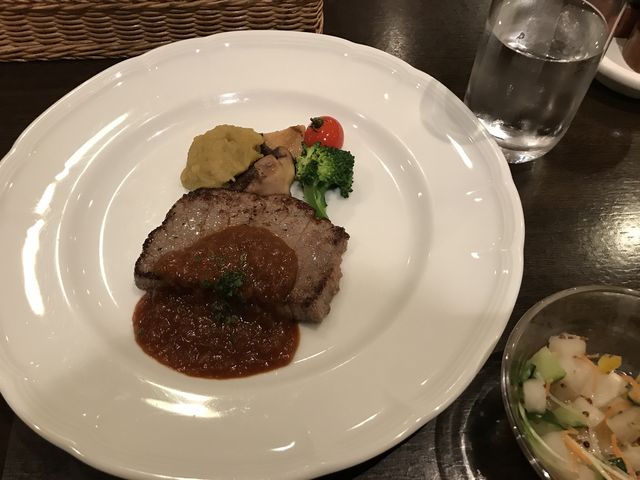 赤身だが、柔らかくておいしいステーキ_サラエル Sarael 名古屋栄東急REIホテル