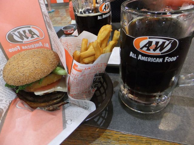 A&W 名護店