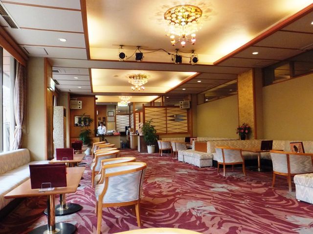 ラウンジ風の店内。ゆったり過ごせます。_榊原舘
