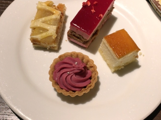ケーキ_アンド スウィーツ!スウィーツ!ビュッフェ!アリス 札幌ル・トロワ店