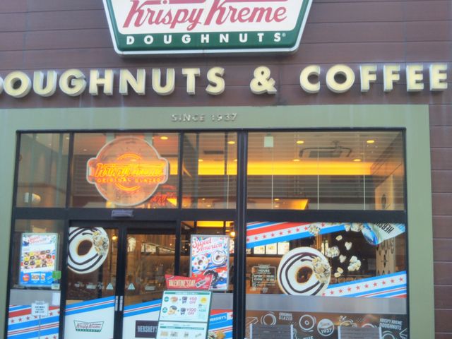 『クリスピー・クリーム・ドーナツ ららぽーと船橋TOKYO-BAY店』。_クリスピー・クリーム・ドーナツ 船橋ららぽーとTOKYO-BAY店(Krispy Kreme Doughnuts)