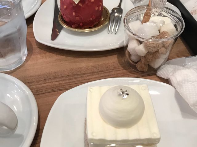 甘めひかえめお洒落なケーキ_モンサンクレール
