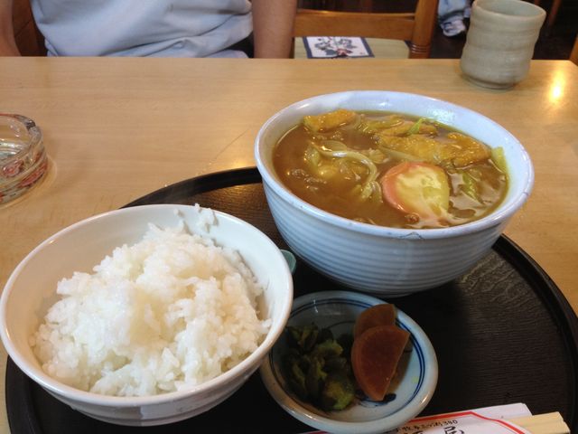 ご飯にルーをかけても、おいしい!_三河屋食堂