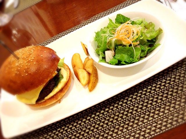 飛騨牛バーガーうまっ_水明館