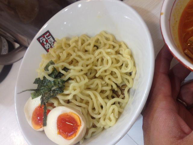 味付け卵が、いいあんばいの感じに!_煮干しらーめん 三代目 玉五郎 梅田第三ビル店