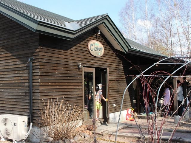 お店は長蛇の行列_アイス工房田村ファーム Clover