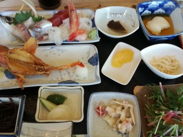 カサゴの唐揚げ定食_貝殻亭