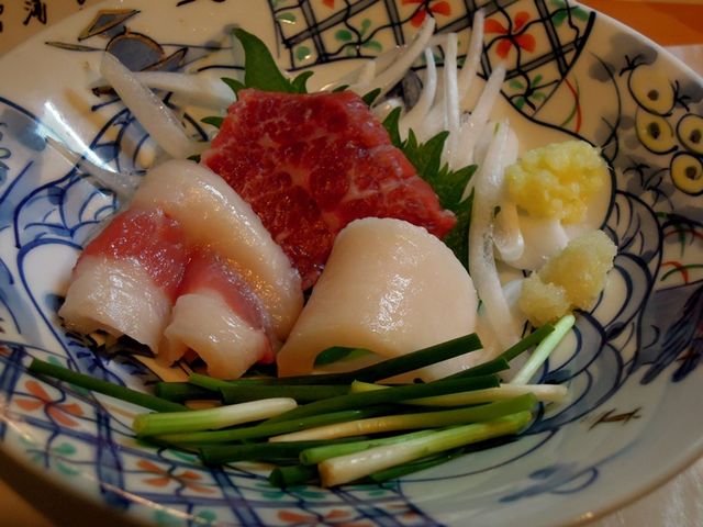 きれいな馬刺しだ_美酔 中村