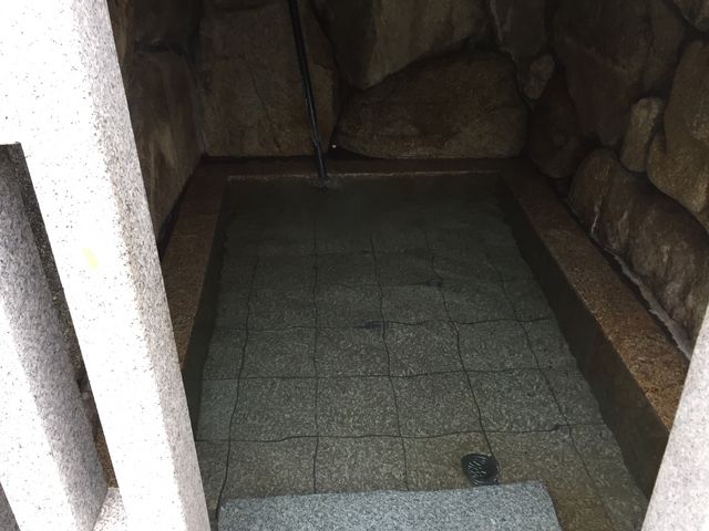 男子浴場にある洞窟風呂。_不動温泉 華菱