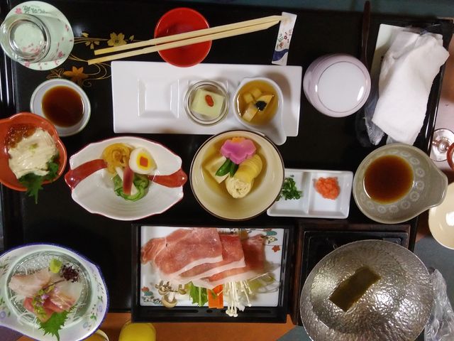 夕食(^-^)
この他にお蕎麦と天ぷら、ご飯、デザート、お腹一杯になりましたか_大田原温泉 日帰り館太陽の湯・ホテル龍城苑