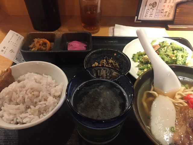 ハーフランチセットにオリオンビールをつけて1230円。ゴーヤーちやんぷるうのしょっぱいこと!_ちゃんぷるぅ家