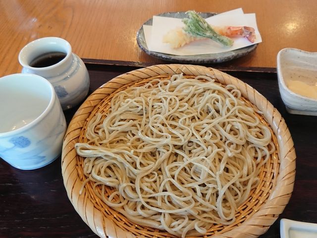 せいろ蕎麦+車エビ天1尾350円_蕎麦にしざわ