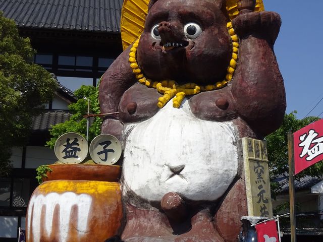 共販センターのシンボル_益子焼窯元共販センター