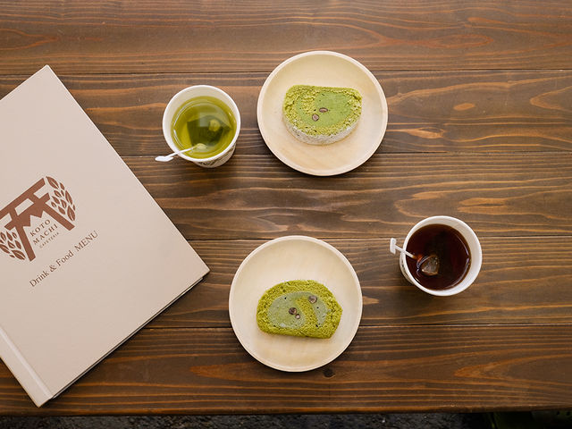 マドラーのお茶と静岡抹茶のムースロール_ことまち横丁