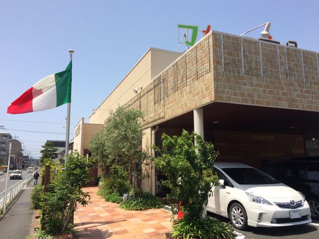 駐車場から_マカロニ市場・相模原店