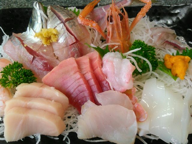 一番上の刺身定食。この価格でこれだけ盛り込まれ、この質は、日本一かも?とまじで思っているのです。_の一食堂