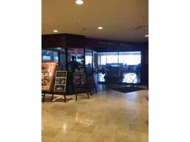 落ち着いた店内です_アルカサール 青葉台店