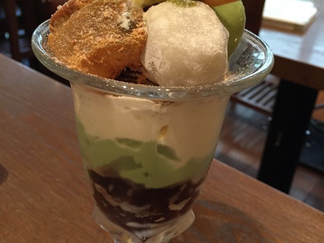 ボリュームたっぷりのパフェ_神楽坂茶寮東京ドームシティミーツポート店