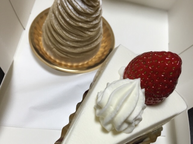 ショートケーキとモンブラン_パティスリー コマチ
