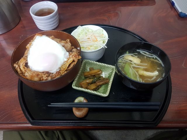 豚キムチ丼定食_おおしも食堂