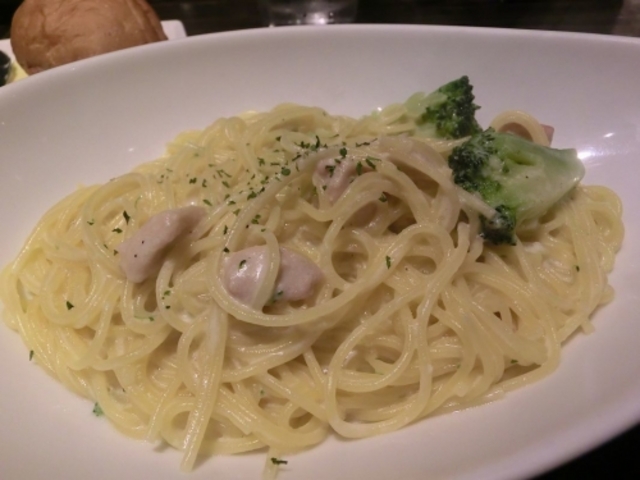 鶏肉とブロッコリーのクリームパスタ_路地裏ビストロ&鉄板焼 羊の家 堺東店