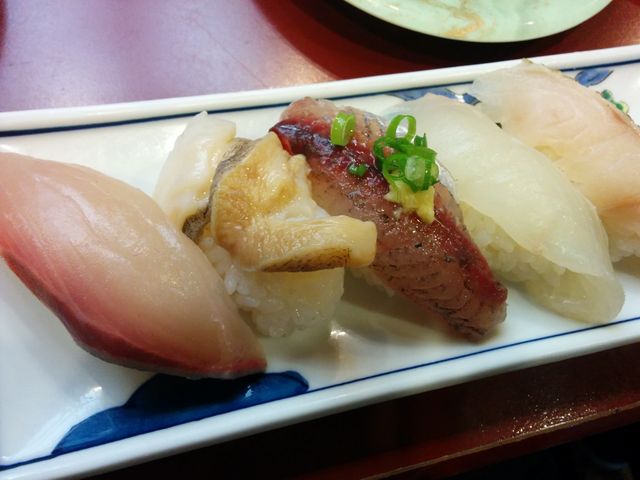 本日のオススメ五種盛り_番やのすし古沢店