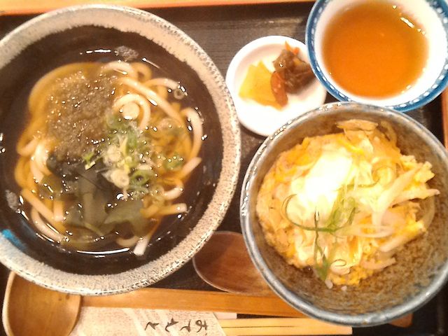 ワンコインランチ_肉うどんの丸十
