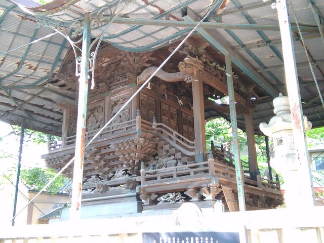 見事な装飾のついた本殿_清瀧神社