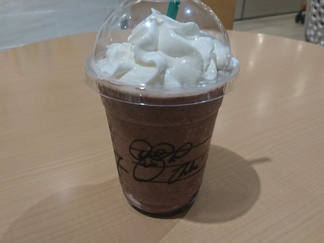 アーモンドトフィトリプルチョコレートフラペチーノです。_スターバックス・コーヒー 新千歳空港店