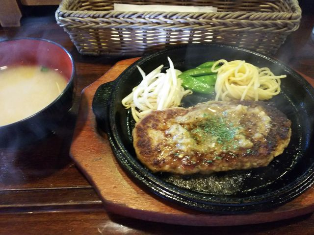 自家製の辛いソースさっぱりして美味しい(^-^)v_3びきのこぶた