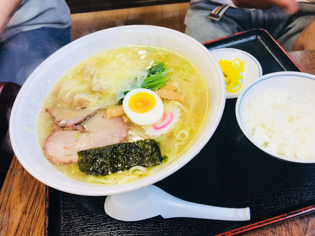 ランチ_手打ちラーメン 英