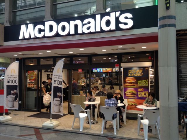 店外でもイート可能_マクドナルド柏店