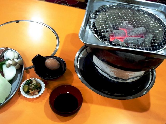 炭火です。火力調整が難しい(^^;)_田舎村いなか