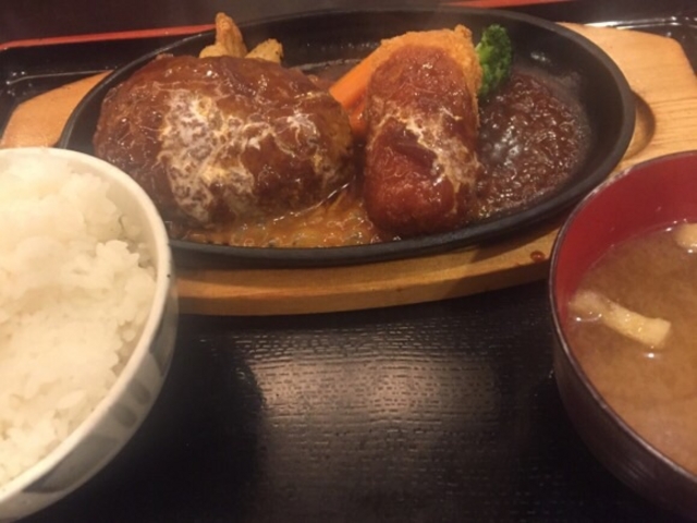 ハンバーグとクリームコロッケのセットです。_東京厨房 神田小川町店