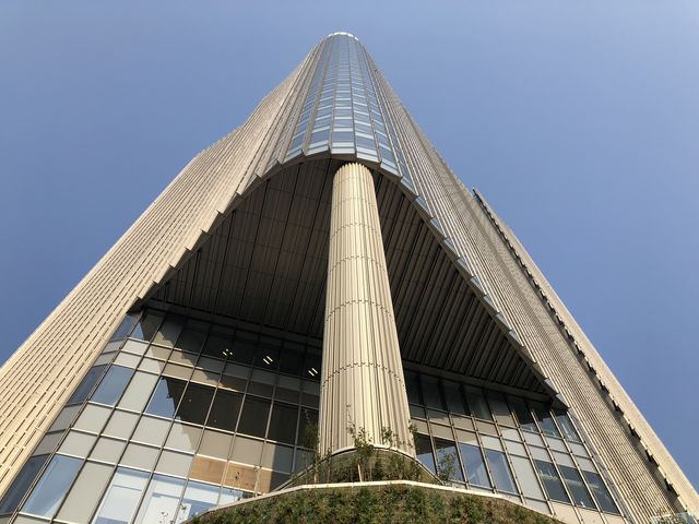 正面玄関下から望む_東京ミッドタウン日比谷