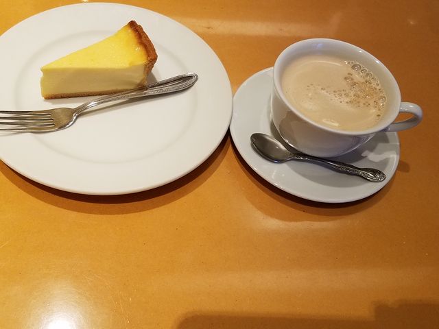 フロマージュキュイとカフェラテ_ユーロの台所 ルーチェ