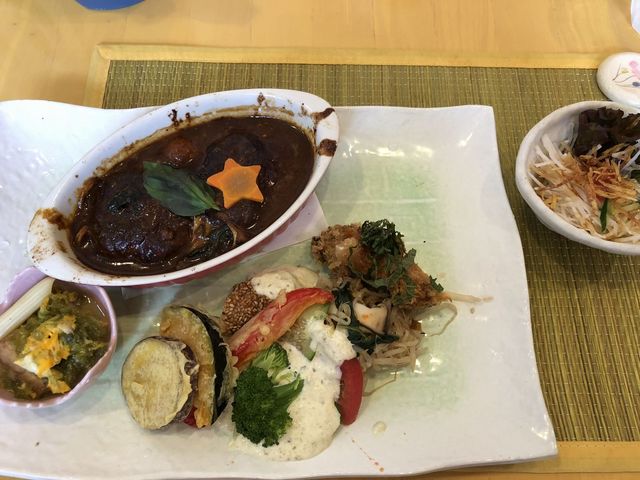 ハンバーグの煮込み_つぼ亭