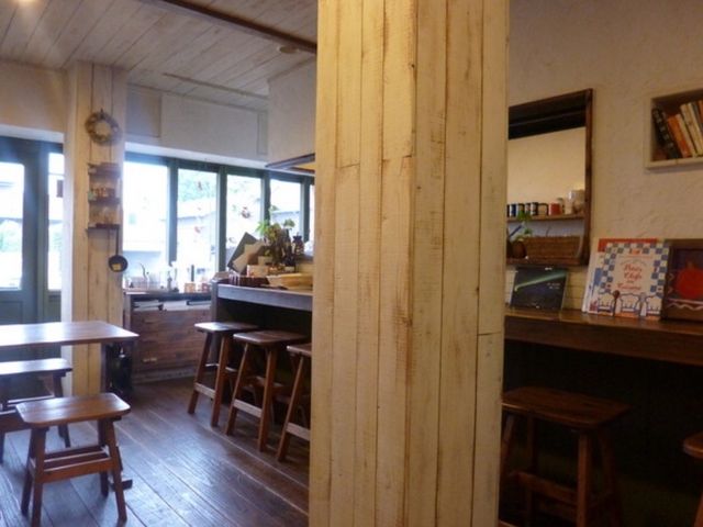 店内_カフェアターブル