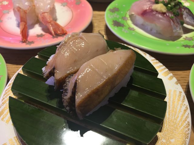 アワビの握り、肉厚なサイズにビックリ!_いちば寿司