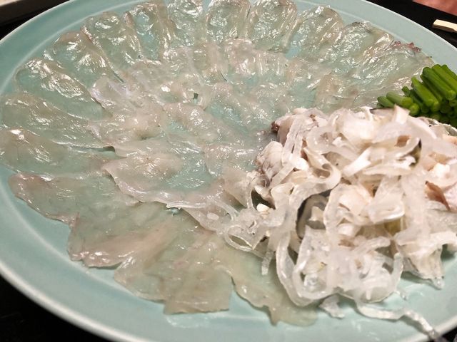 ふぐ刺しはコリコリで美味しい!_ふぐ八丁