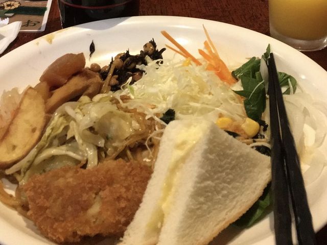 お皿に山盛り_カフェダイニングFungo