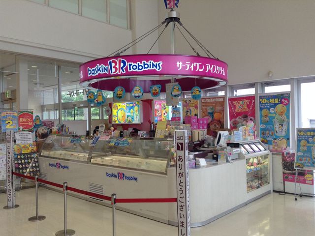 イトーヨーカドー正面入口付近_サーティワンアイスクリーム 東大和イトーヨーカドー店