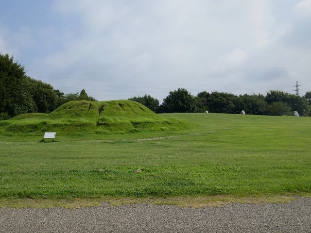 ホタテ貝型古墳_日本キャンパック大室公園