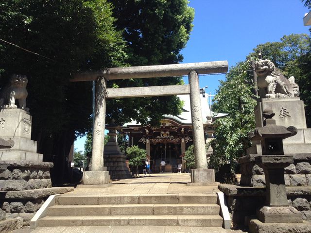 立派な参道_新宿諏訪神社