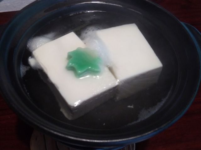 おいしい湯豆腐はおかわりもできます。_松籟庵