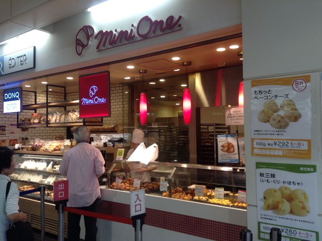 美味しそうな香りに誘われて思わず
立ち寄ってしまいます_Mini One Dila西船橋店