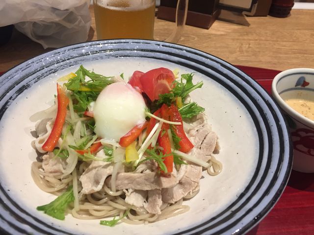 季節限定、豚バラゴマだれぶっかけそば。1100円なり。美味_いろり庵