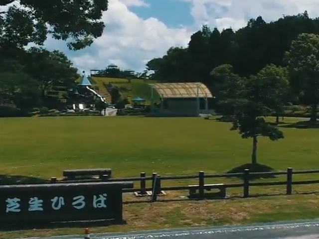 芝生ひろば_紀美野町のかみふれあい公園