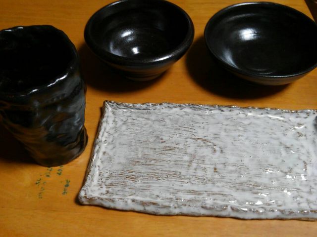 モノトーンで揃えました。今度はお揃いの箸置きを作ります!_いそべ陶苑